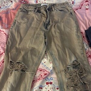 Casual Distressed Boyfriend Jeans in Tan